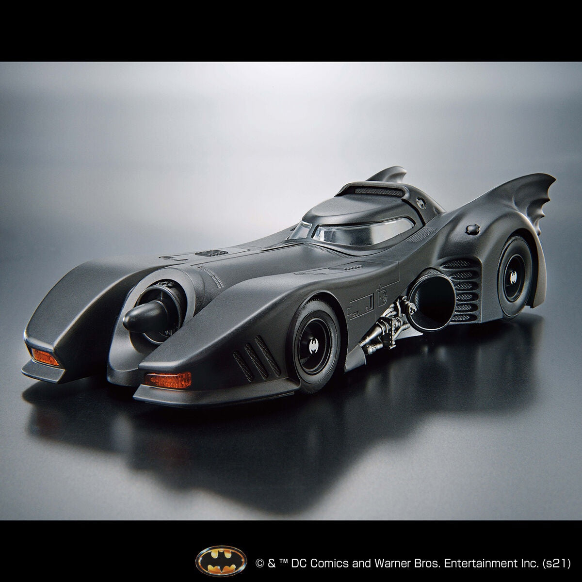 BATMAN 1989 BATMOBILE 1/35 MODEL KIT