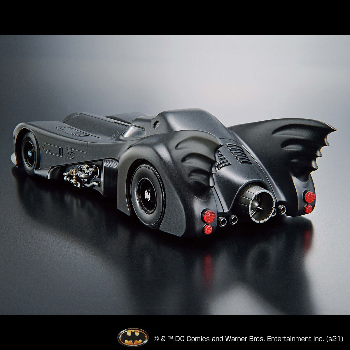 BATMAN 1989 BATMOBILE 1/35 MODEL KIT