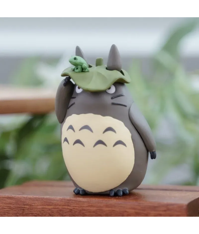 Kumukumu Figurine Big Totoro with leaf - My Neighbor Totoro