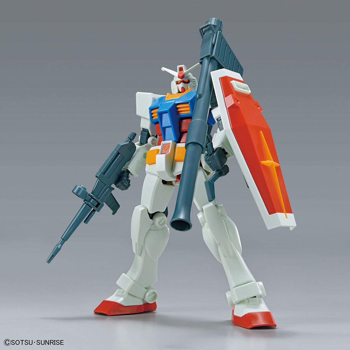 GUNDAM RX-78-2 DE QUALITÉ D'ENTRÉE (ENSEMBLE D'ARMES COMPLET)