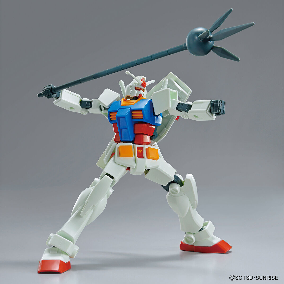 GUNDAM RX-78-2 DE QUALITÉ D'ENTRÉE (ENSEMBLE D'ARMES COMPLET)
