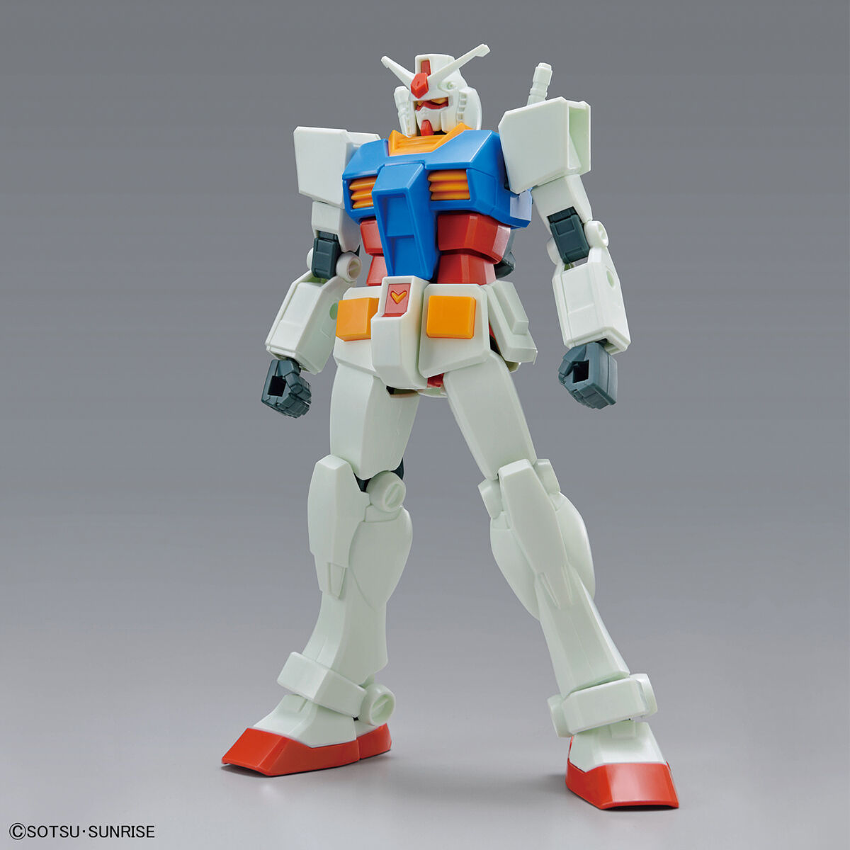 GUNDAM RX-78-2 DE QUALITÉ D'ENTRÉE (ENSEMBLE D'ARMES COMPLET)
