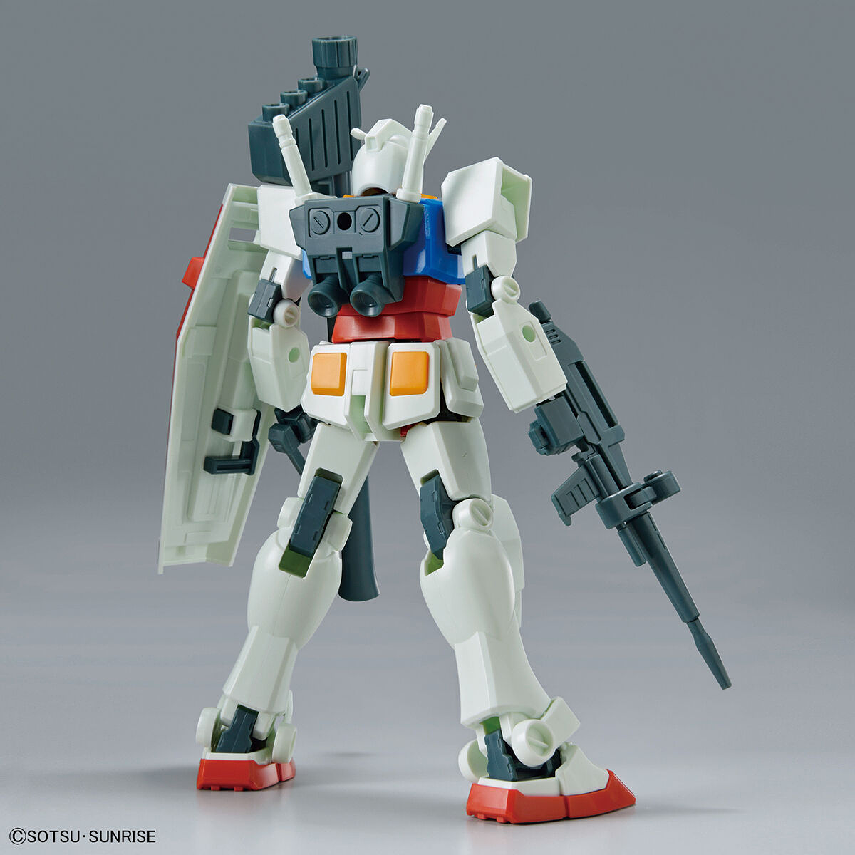GUNDAM RX-78-2 DE QUALITÉ D'ENTRÉE (ENSEMBLE D'ARMES COMPLET)