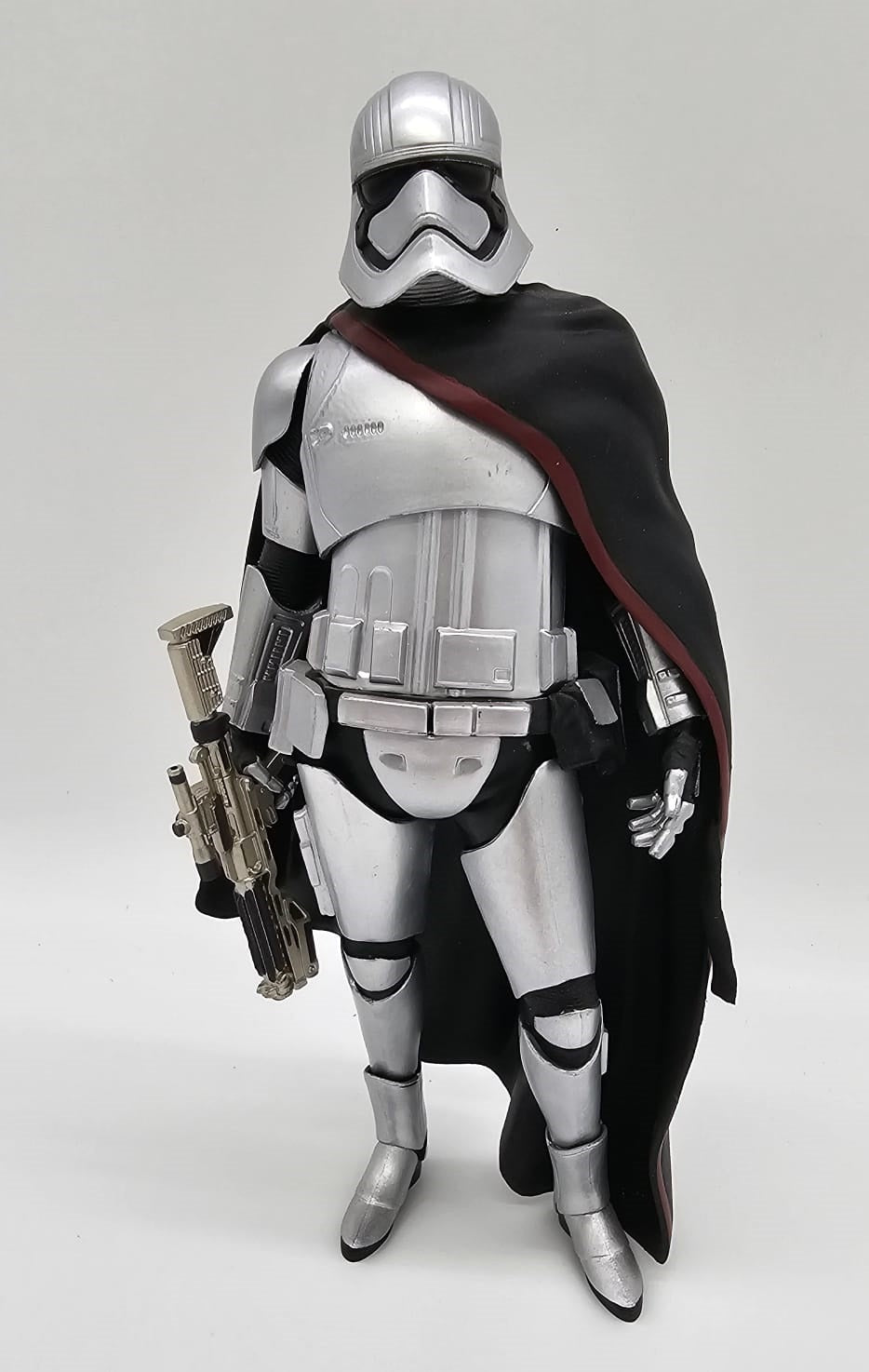 Static Figure - Star Wars - Captain Phasma - "Premium Figure"