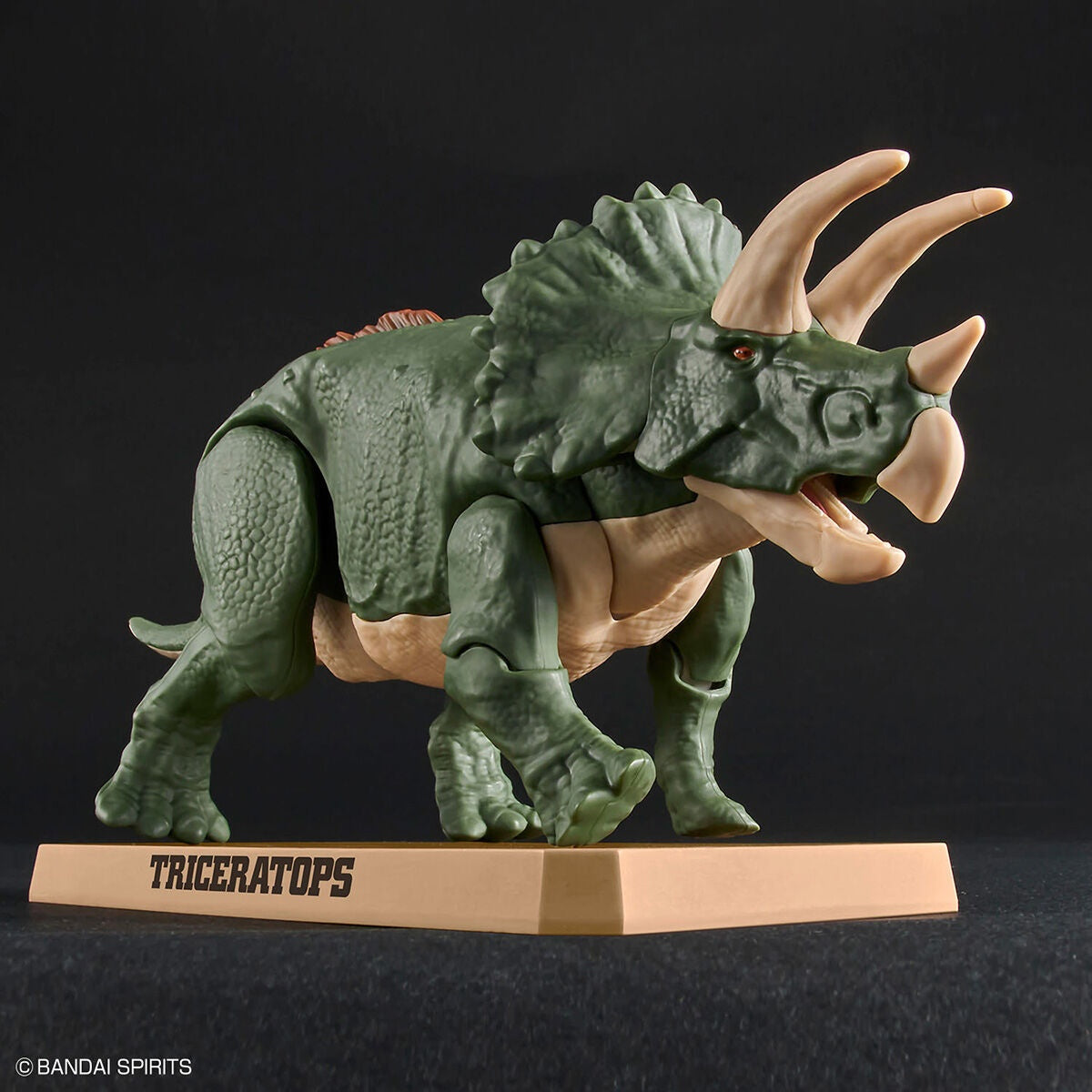 BANDAI – DINOSAURIER TRICERATOPS MK