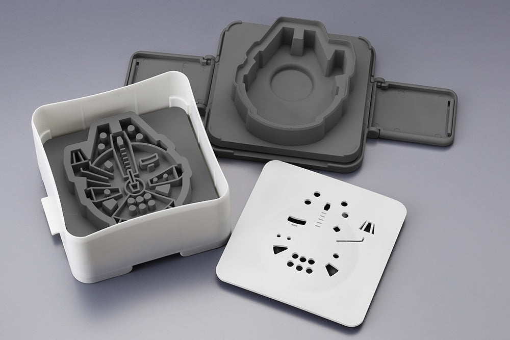 Star Wars Sandwich Shaper: millenium falcon