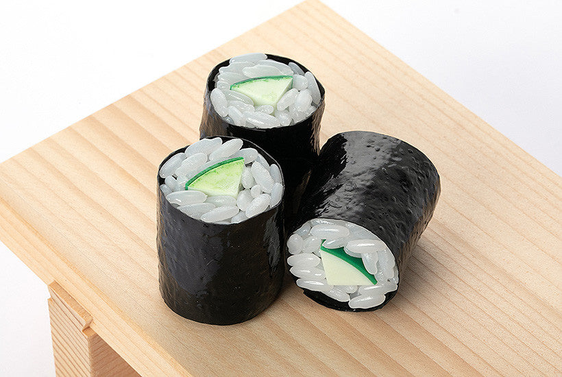 Modèle en plastique pour sushi 1/1 : Kappa Maki (rouleau de sushi au concombre)